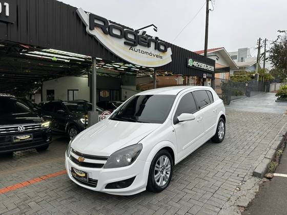 CHEVROLET VECTRA 2.0 MPFI GT HATCH 8V FLEX 4P MANUAL CHEVROLET VECTRA 2.0 MPFI GT HATCH 8V FLEX 4P MANUAL